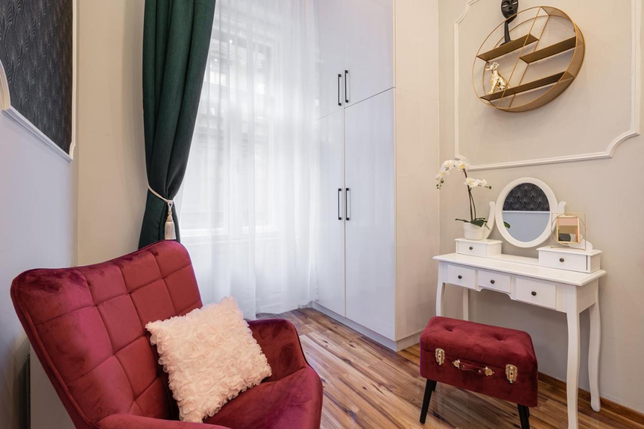 Premium Art Deco Apartment At Broadway // 4Bdr & 3Br Budapest Eksteriør billede