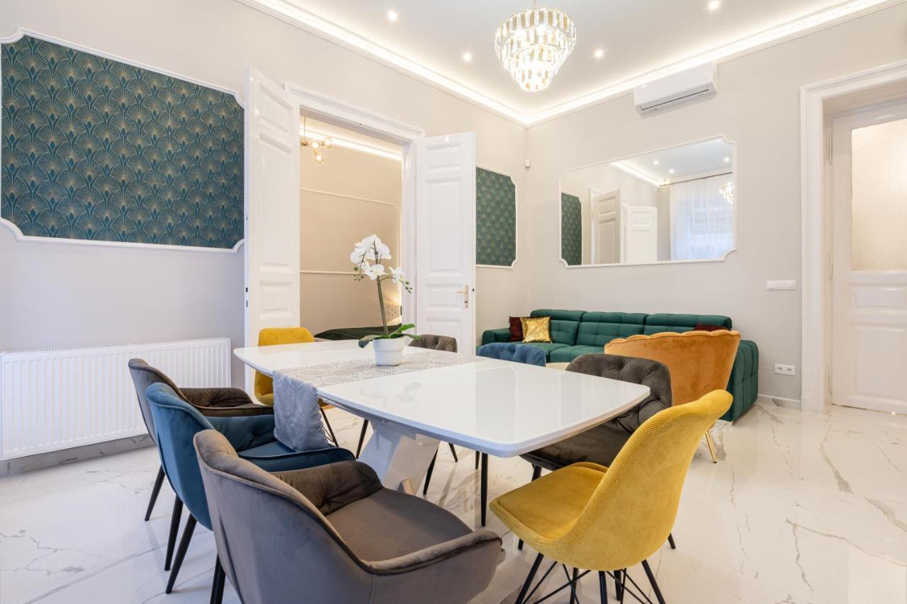 Premium Art Deco Apartment At Broadway // 4Bdr & 3Br Budapest Eksteriør billede