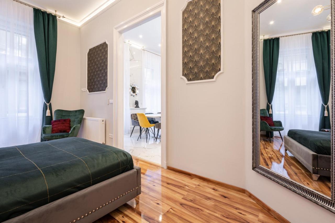 Premium Art Deco Apartment At Broadway // 4Bdr & 3Br Budapest Eksteriør billede
