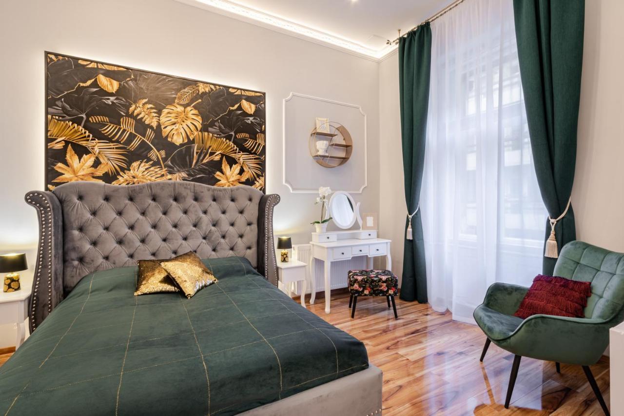 Premium Art Deco Apartment At Broadway // 4Bdr & 3Br Budapest Eksteriør billede