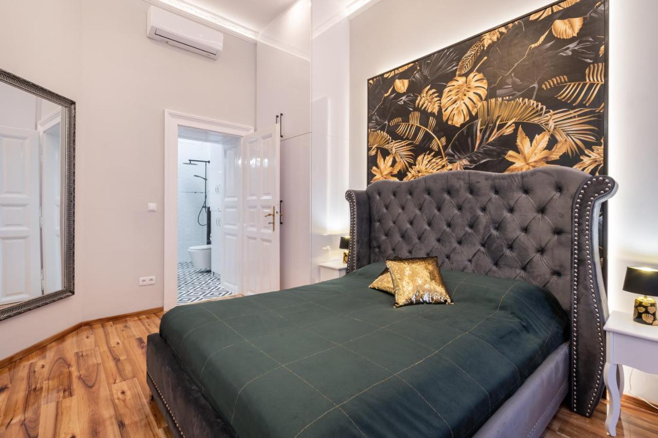 Premium Art Deco Apartment At Broadway // 4Bdr & 3Br Budapest Eksteriør billede