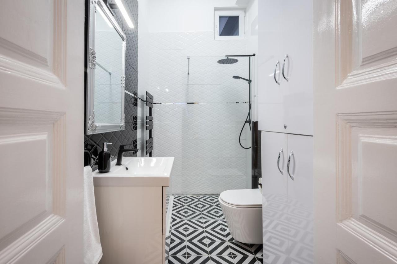 Premium Art Deco Apartment At Broadway // 4Bdr & 3Br Budapest Eksteriør billede