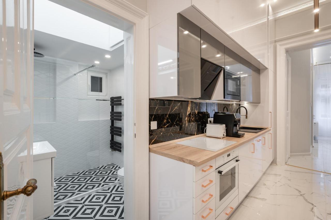 Premium Art Deco Apartment At Broadway // 4Bdr & 3Br Budapest Eksteriør billede