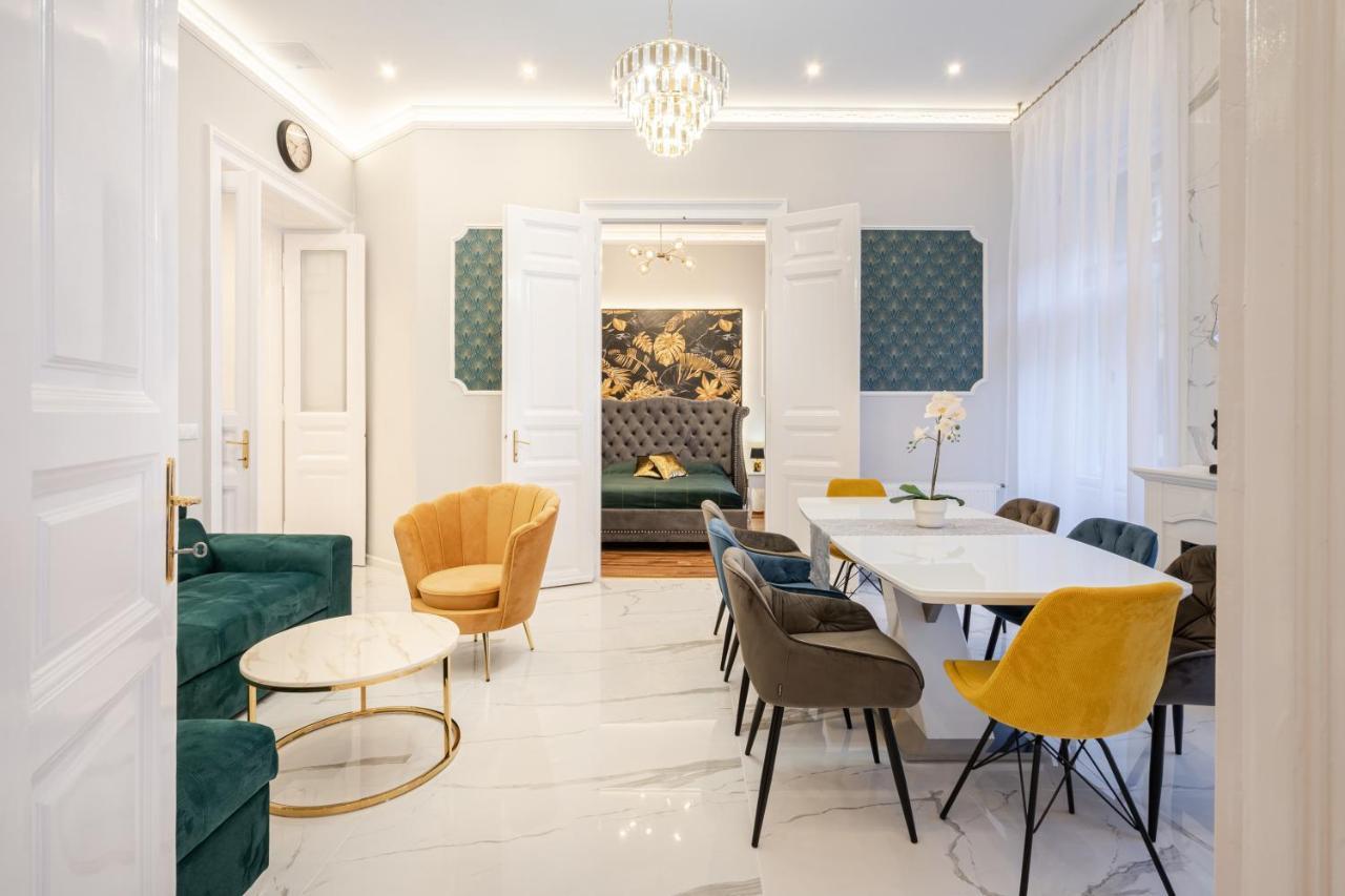 Premium Art Deco Apartment At Broadway // 4Bdr & 3Br Budapest Eksteriør billede